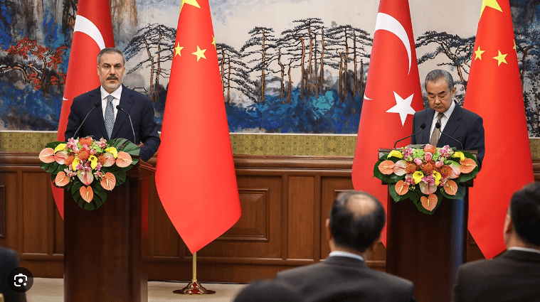 Fidan në Pekin: Marrëdhëniet midis Türkiyes dhe Kinës do të kontribuojnë në paqen rajonale dhe globale