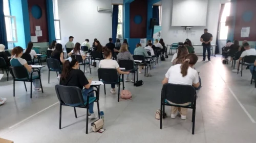 (VIDEO) Sot testi i dytë ekstern për maturantët, anglishtja më e preferuar për ta