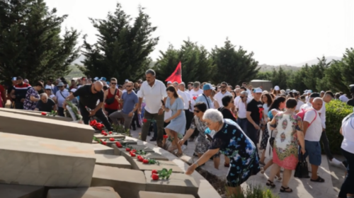 (VIDEO) “Java Çame” sot është zhvendosur në Shqipëri, vizitohen varrezat çame