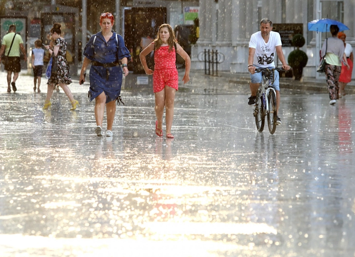 Nga e hëna rënie e lehtë e temperaturave dhe reshje të përkohshme