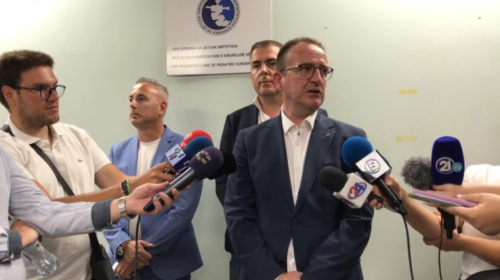 (VIDEO) Ministri i ri i Shëndetësisë Taravari nuk ia vazhdoi mandatin 8 drejtorëve ekonomik