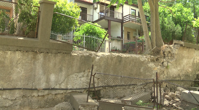 MSH: Për murin pas Klinikës së Fëmijëve duhet gjetur zgjidhje me Qytetin e Shkupit dhe Komunën Qendër