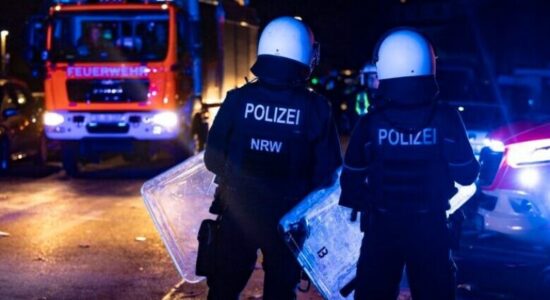 Tmerr në Gjermani, një burrë në një kafene sulmoi njerëzit me acid – 9 persona përfundojnë në spital