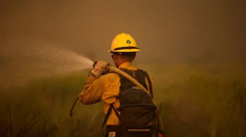 Kalifornia nën pushtimin e flakëve, urdhërohet evakuimi për rreth 30 mijë njerëz