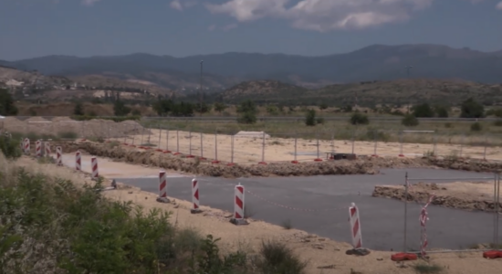 (VIDEO) Kompania “Top Bild”: Ndërtimi i bazës së asfaltit në Vizbeg sipas standarteve evropiane të mjedisit