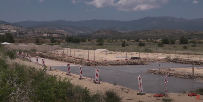 (VIDEO) Kompania “Top Bild”: Ndërtimi i bazës së asfaltit në Vizbeg sipas standarteve evropiane të mjedisit