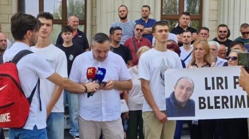 (VIDEO) Protestë në Shkup kundër arrestimit të ish-ushtarit të UÇK-së, Blerim Ramadani