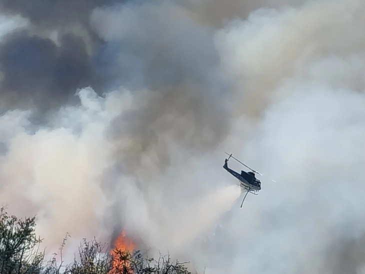 (VIDEO) Një helikopter i ushtrisë do të përfshihet në shuarjen e zjarrit në Negotinsko