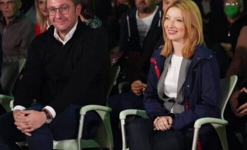 (VIDEO) Shkupi mbytet me mbeturina, Mickoski dhe Arsovska me akuza të ndërsjellta