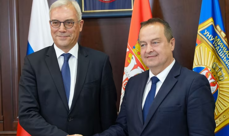 BE dhe SHBA i kërkojnë Serbisë të distancohet nga Rusia, pas vizitës së zëvendësit të Lavrovit