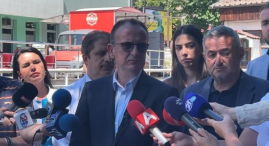 Arben Taravari: Përqindja e drejtorëve shqiptarë në klinika është shumë më e madhe