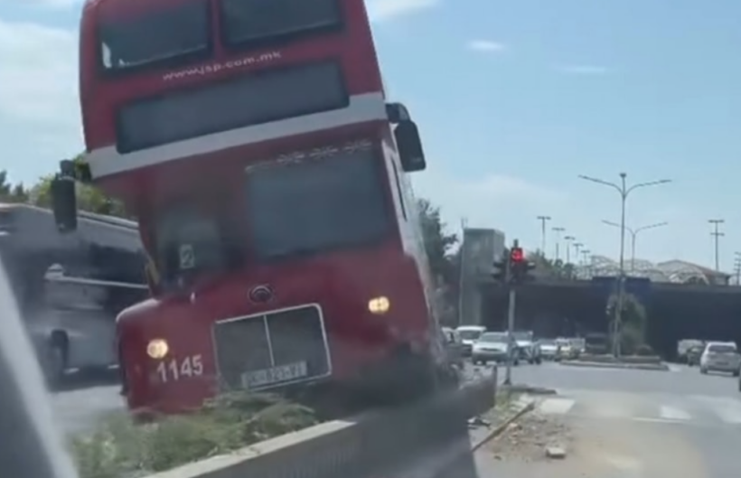 (VIDEO) Prokuroria nisi hetim për autobusin që u përplas në rrethojën afër Mavrovkës