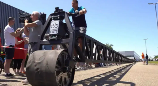 Ekipi holandez ndërton biçikletën më të gjatë në botë