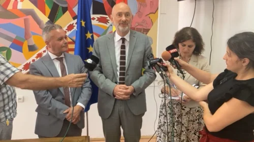 (VIDEO) Euroambasadori Gir: RMV duhet të përfitojë nga momenti pozitiv dhe të ecë përpara drejt BE-së