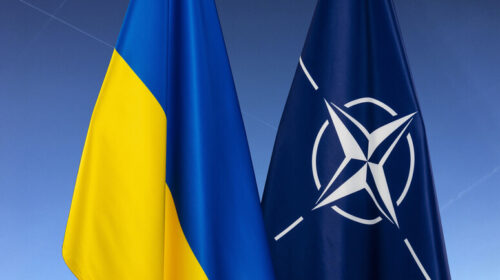 NATO premton ‘rrugë të pakthyeshme’ për anëtarësimin e Ukrainës