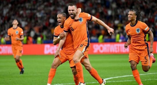 Holanda në gjysmëfinale pas 24 vitesh, Turqia largohet me kokën lart