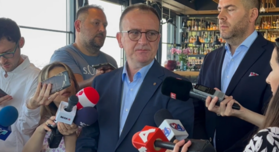 Taravari: Dimitrievski është në eufori zgjedhore, askush nuk mund ta ndalojë flamurin shqiptar