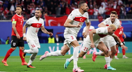 Demiral hero, Turqia kualifikohet në çerekfinalet e Europianit