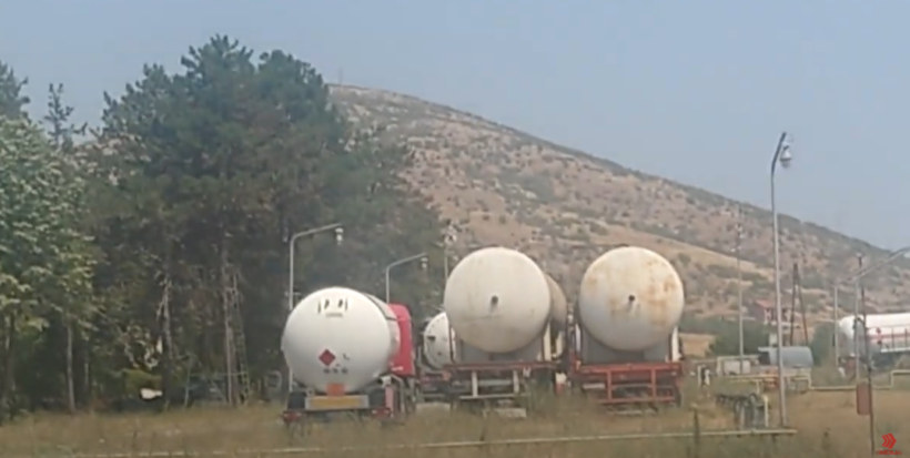 (VIDEO) Zjarrfikësit parandalojnë shpërthimin e 80 tonëve gaz në rajonin e Velesit