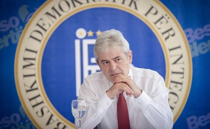 Ahmeti: Në 33-vjetorin e pavarësisë, elitat politike të respektojnë vullnetin e shqiptarëve dhe barazinë