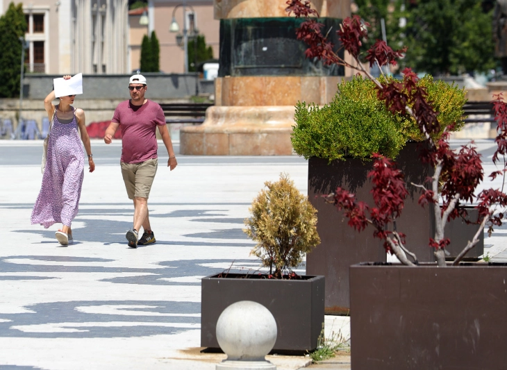 Moti me diell dhe shumë i nxehtë, temperatura deri 41 gradë