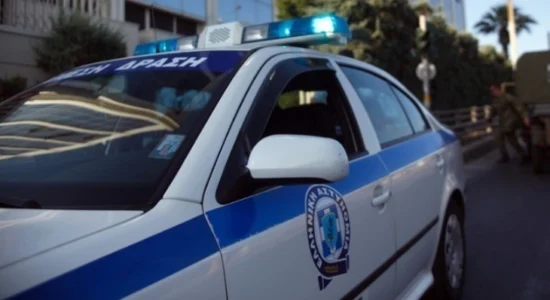Burrë dhe grua gjenden të vrarë brenda apartamentit në Greqi