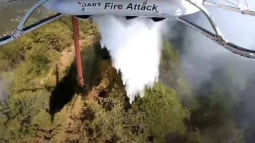 Helikopteri policor hodhi mbi 25 tonë ujë mbi zjarrin në rajonin e Jasenit