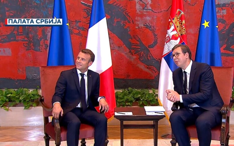 Presidenti francez Emmanuel Macron mbërrin në Serbi