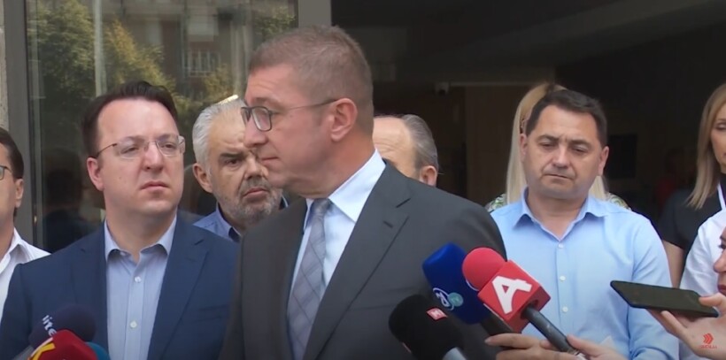 (VIDEO) Mickoski përsërit skenarin: Po na rrezikojnë ata që u bënë milionerë dhe sunduan vendin në 7 vitet e fundit