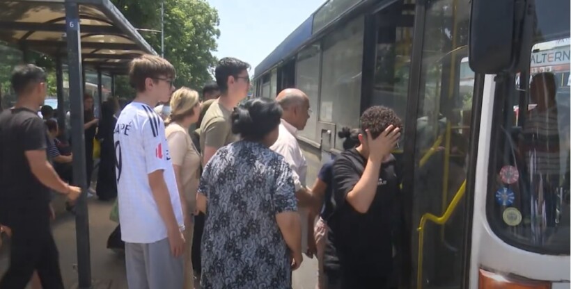 (VIDEO) Kaos në Shkup, nga e hëna nuk do të qarkullojnë autobusët privat