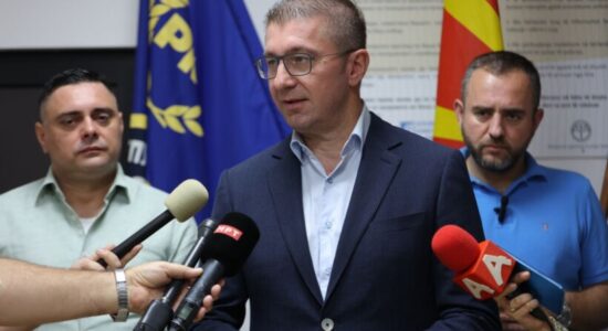 Mickoski: LSDM po bën gjimnastikë!