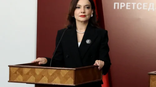 (VIDEO) Spiropali: Cenimi i shqipes në çfarëdo forme, prek identitetin e shqiptarëve