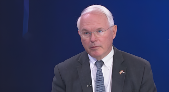 Hill: SHBA-ja nuk do të ndërhyjë më si dikur – Kosova dhe Serbia t’i zgjidhin vetë problemet