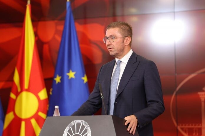 Mickoski: Qëllimi i lidershipit në Sofje nuk janë bullgarët në Kushtetutë, duan të tregojnë muskuj