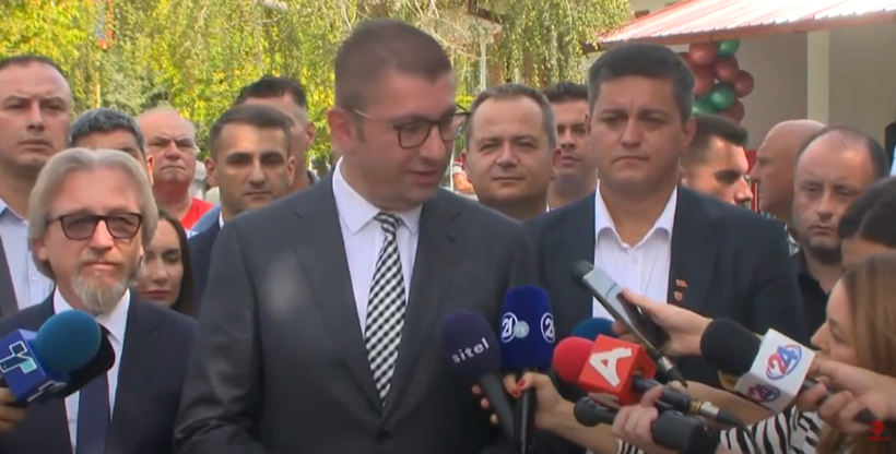 (VIDEO) Mickoski shpërfill kritikat e ekspertëve, do të ulë tatimin e oligarkëve