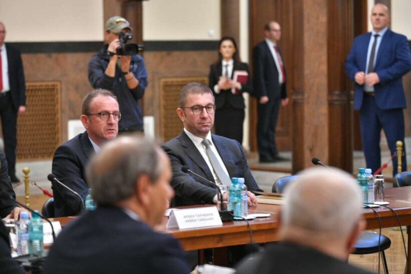 (VIDEO) Mickoski dhe Taravari besojnë se tabela në Bllacë është pjesë e skenarit për destabilizim