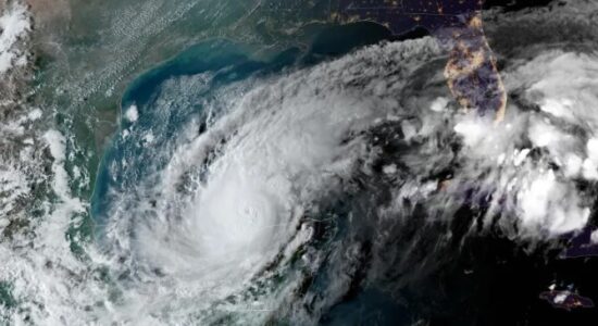 Dy tornado goditën Florida-n para uraganit Milton, shtohet rreziku (VIDEO)