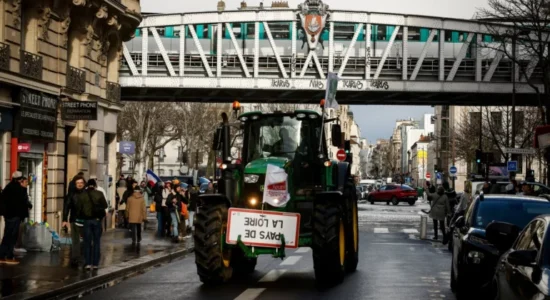 Fermerët francezë u rikthehen protestave, paralajmërojnë tubime mbarëkombëtare në nëntor