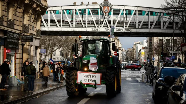 Fermerët francezë u rikthehen protestave, paralajmërojnë tubime mbarëkombëtare në nëntor