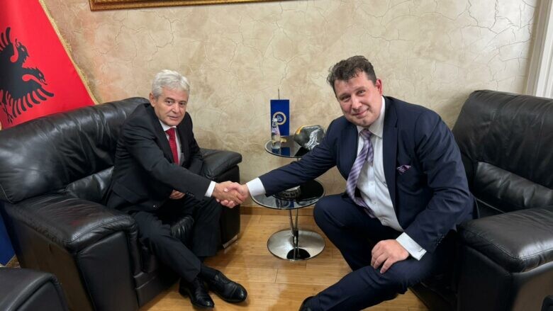 Ali Ahmeti pret ambasadorin bullgar Radukov: Të zbatohet korniza negociuese me BE-në