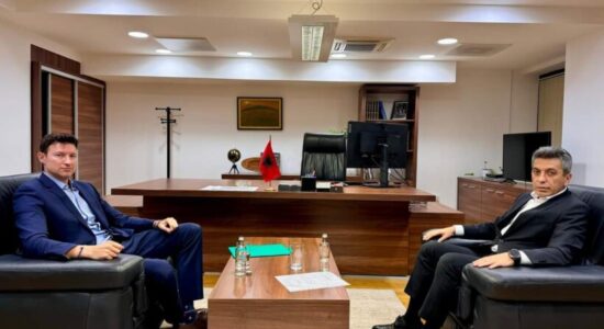 Izet Mexhiti takon ambasdorin shqiptar, diskutojnë për aktualitetin