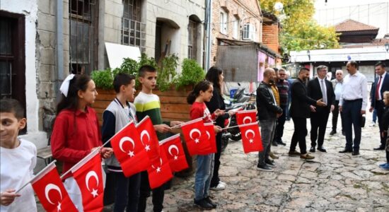 Në Çarshinë e Vjetër të Shkupit mbahet aktivitet me rastin e Ditës së Republikës së Turqisë