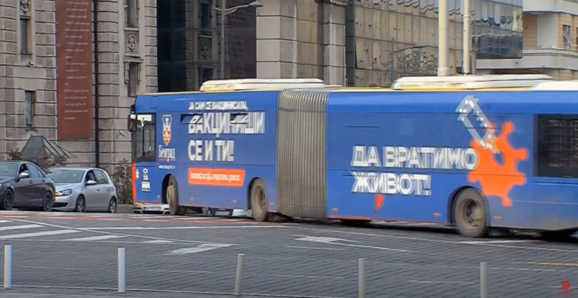 (VIDEO) Autobusët donacion nga Beogradi përplasën Qytetin e Shkupit me Vetëqeverisjen lokale