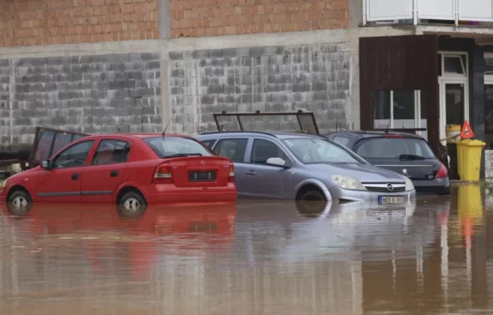 14 të vdekur si pasojë e përmbytjeve në Bosnjë