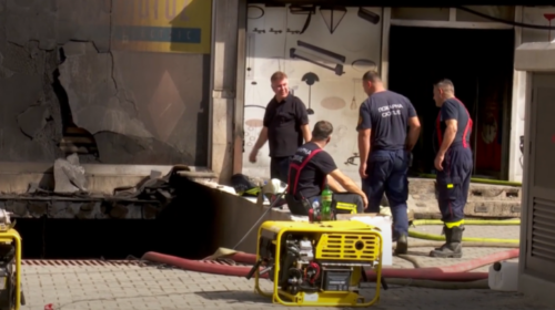 (VIDEO) Zjarrëfikësve iu deshën 30 orë për të shuar zjarrin në ndërtesën në Çair