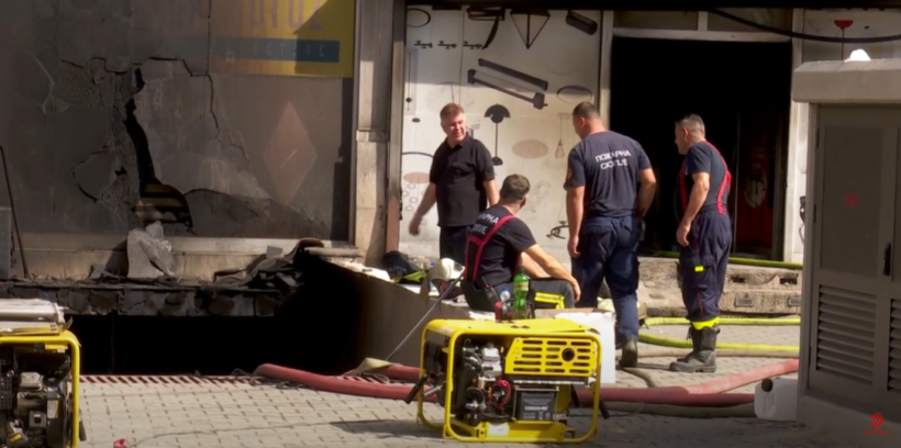 (VIDEO) Zjarrëfikësve iu deshën 30 orë për të shuar zjarrin në ndërtesën në Çair