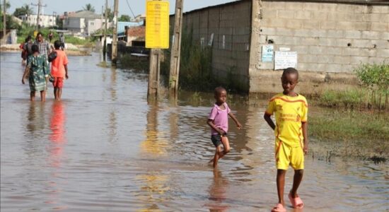 Përmbytjet në Afrikën Qendrore dhe Perëndimore, 10 milionë fëmijë nuk mund të shkojnë në shkollë