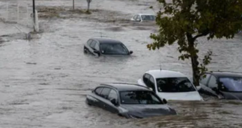 Franca goditet nga përmbytjet, alarm i kuq në disa zona