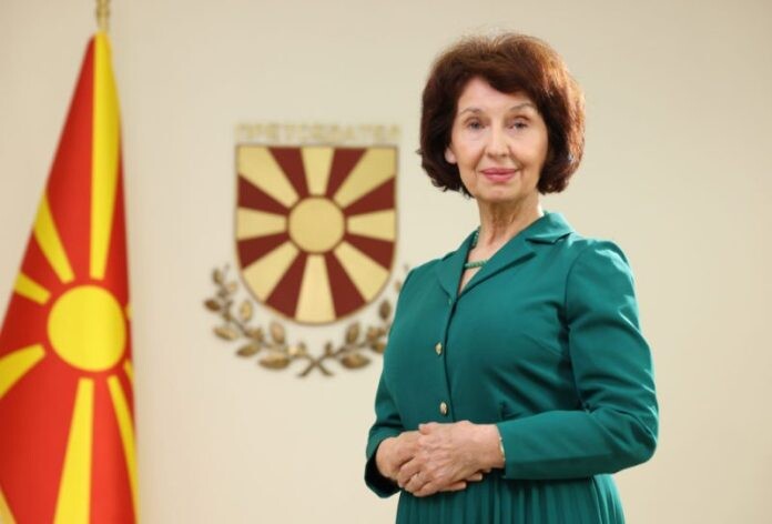 Presidentja Siljanovska Davkova e pranoi dorëheqjen e Komisionit për falje