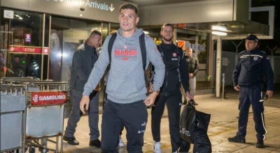 Granit Xhaka zbarkoi në Serbi para përballjes së sotme në Ligën e Kombeve